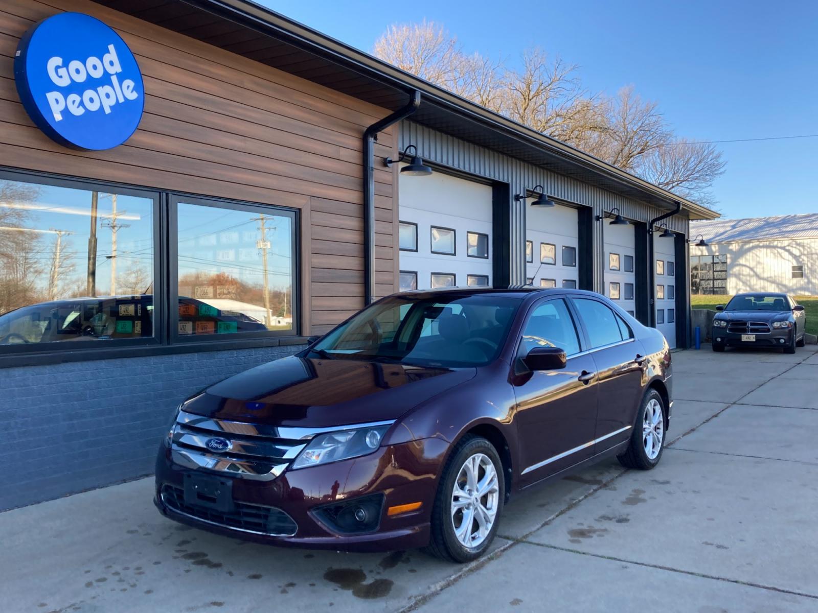 2012 Bordeaux Reserve Met Ford Fusion SE (3FAHP0HG1CR) with an 3.0L V6 DOHC 24V engine, located at 1800 South Ihm Blvd, Freeport, IL, 61032, (815) 232-5543, 42.278645, -89.607994 - Fusion SE 4D Sedan - Photo #3
